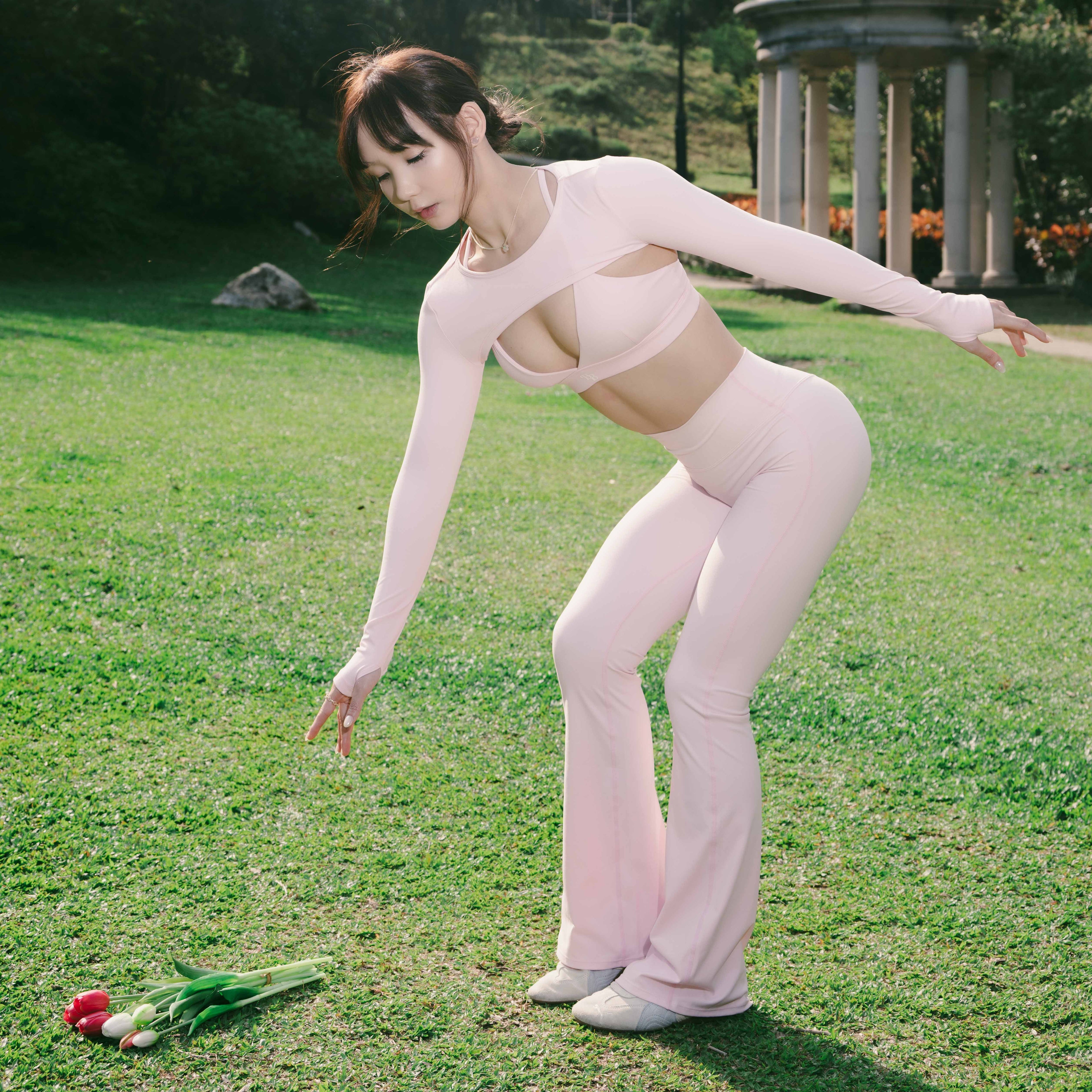 Virginia Shrug - Peony